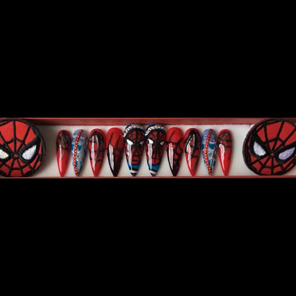 Spider-Man PressOn Nails in MEDIUM (1,5,4,6,8)